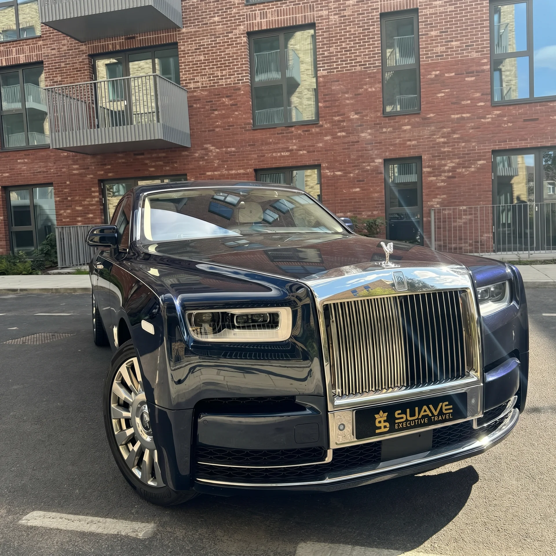 Rolls-Royce Cullinan on a wet cobbled street at night